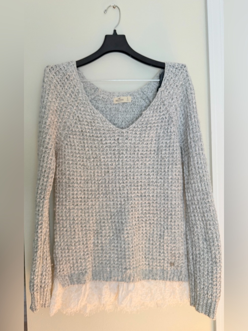 Hollister Co. V-Neck Lace-Trim Sweater - Light Gray